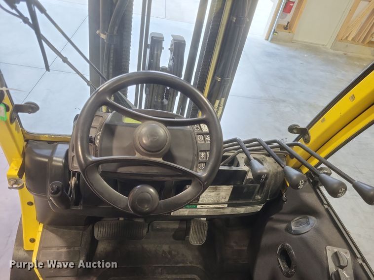 image for item MI9865 2013 Hyster H70FT  forklift