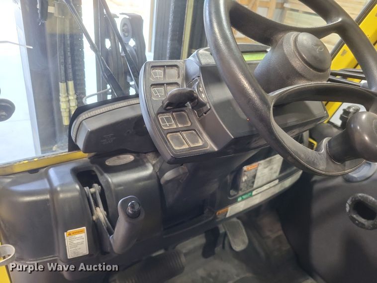image for item MI9865 2013 Hyster H70FT  forklift