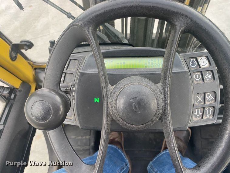 image for item MI9865 2013 Hyster H70FT  forklift