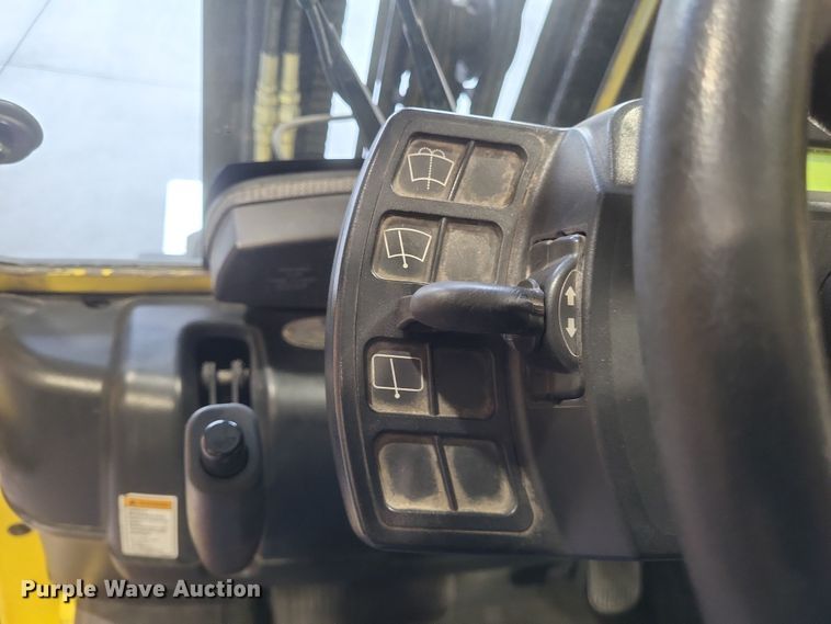 image for item MI9865 2013 Hyster H70FT  forklift