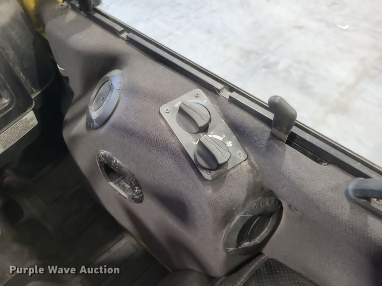 image for item MI9865 2013 Hyster H70FT  forklift