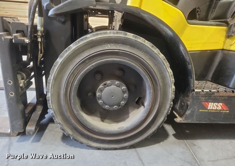 image for item MI9865 2013 Hyster H70FT  forklift