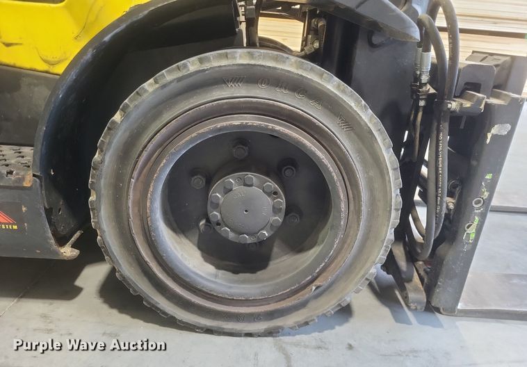 image for item MI9865 2013 Hyster H70FT  forklift