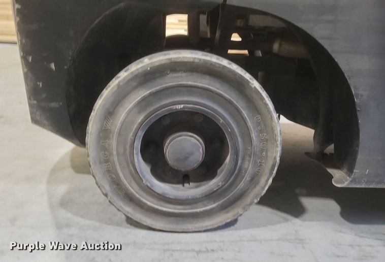 image for item MI9865 2013 Hyster H70FT  forklift