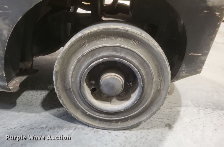 image for item MI9865 2013 Hyster H70FT  forklift