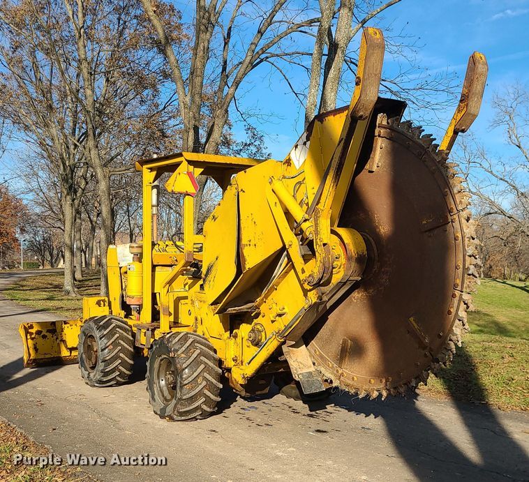 image for item MJ9537 1978 Vermeer M475  rock saw