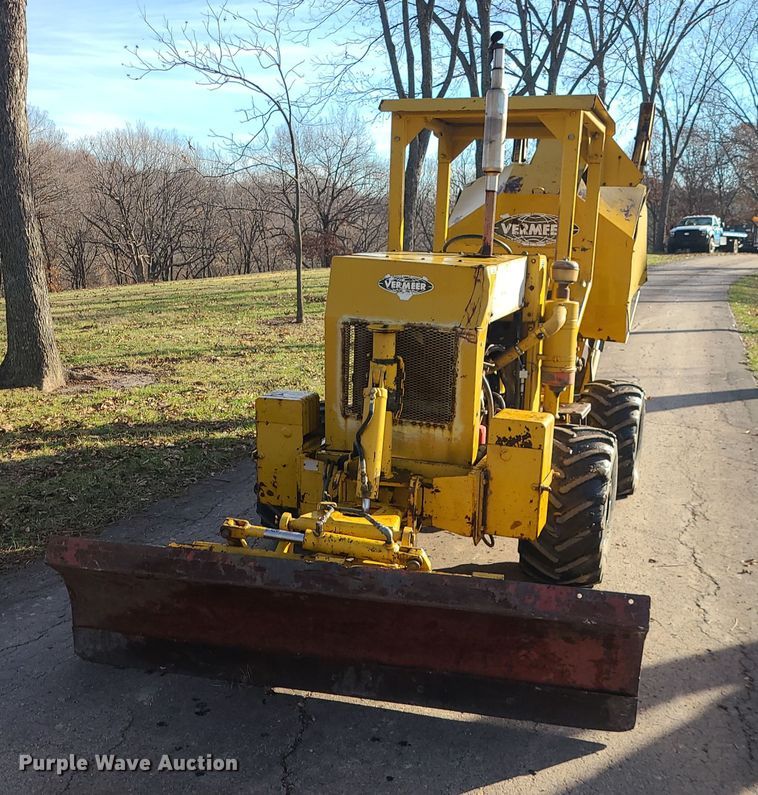 image for item MJ9537 1978 Vermeer M475  rock saw