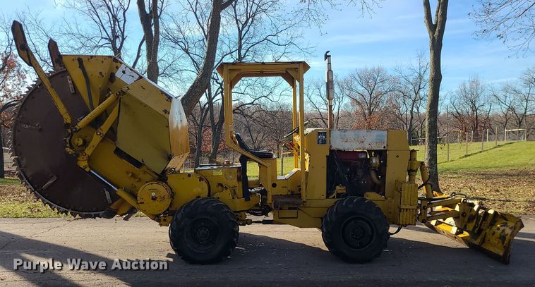 image for item MJ9537 1978 Vermeer M475  rock saw