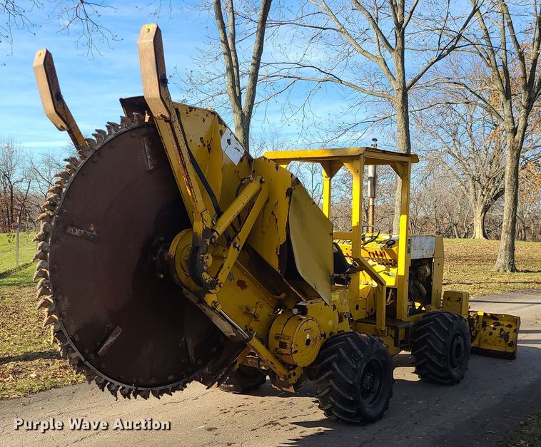 image for item MJ9537 1978 Vermeer M475  rock saw