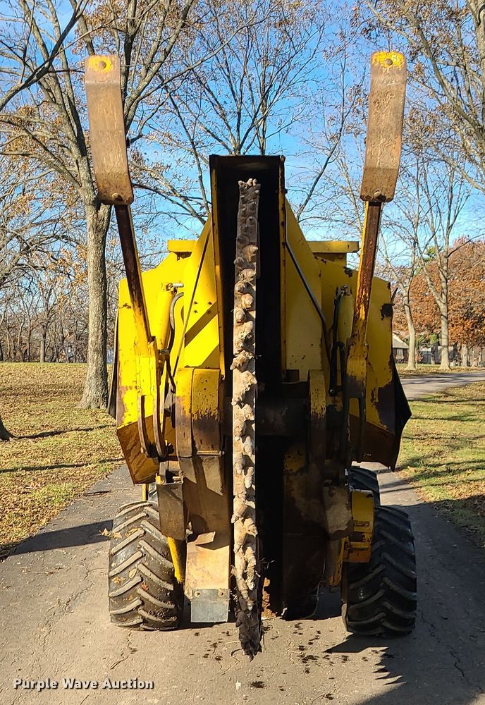 image for item MJ9537 1978 Vermeer M475  rock saw