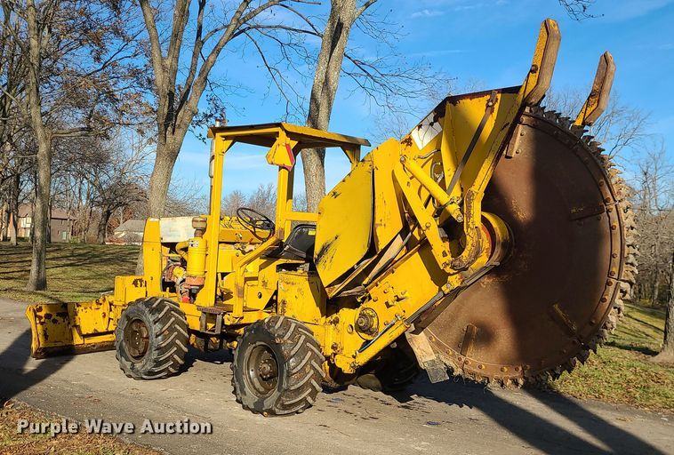 image for item MJ9537 1978 Vermeer M475  rock saw