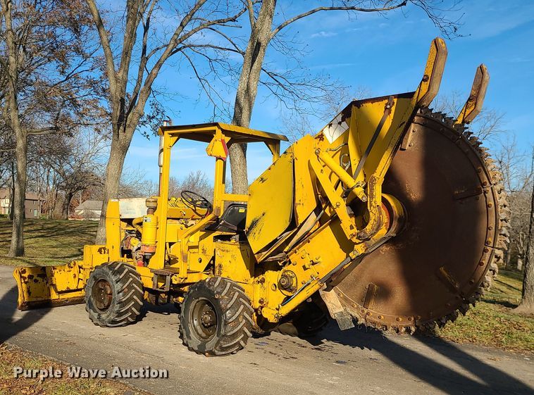 image for item MJ9537 1978 Vermeer M475  rock saw