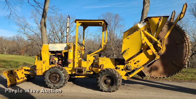 image for item MJ9537 1978 Vermeer M475  rock saw