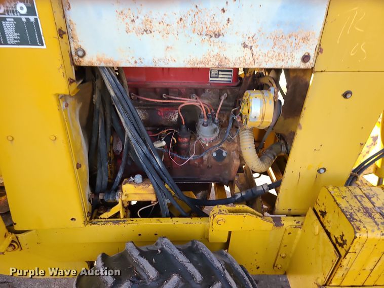 image for item MJ9537 1978 Vermeer M475  rock saw