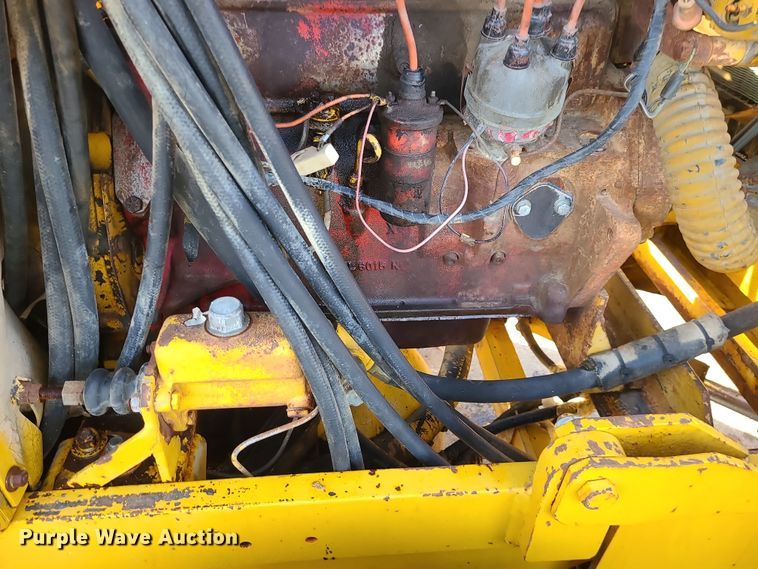 image for item MJ9537 1978 Vermeer M475  rock saw