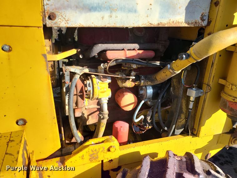 image for item MJ9537 1978 Vermeer M475  rock saw