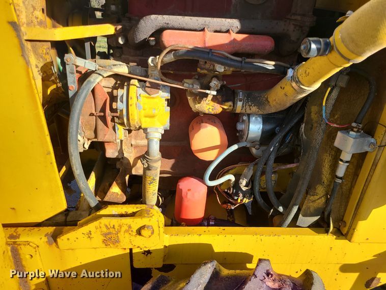 image for item MJ9537 1978 Vermeer M475  rock saw