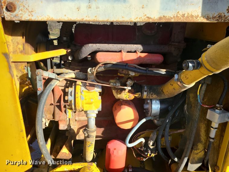 image for item MJ9537 1978 Vermeer M475  rock saw