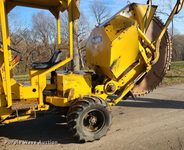 image for item MJ9537 1978 Vermeer M475  rock saw