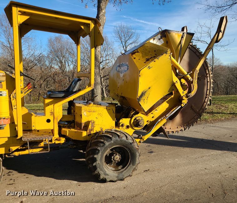 image for item MJ9537 1978 Vermeer M475  rock saw