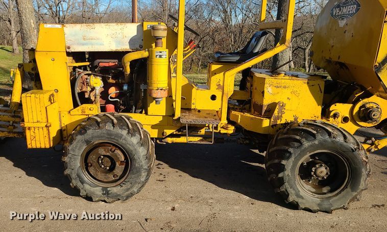 image for item MJ9537 1978 Vermeer M475  rock saw