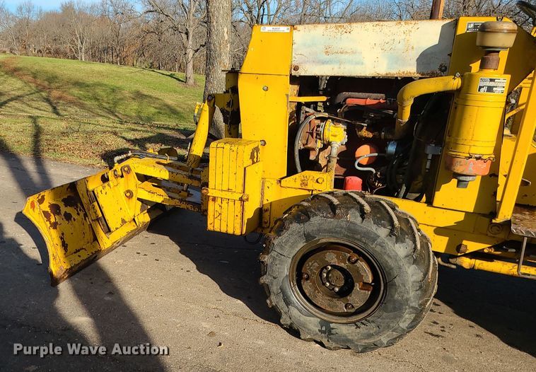 image for item MJ9537 1978 Vermeer M475  rock saw