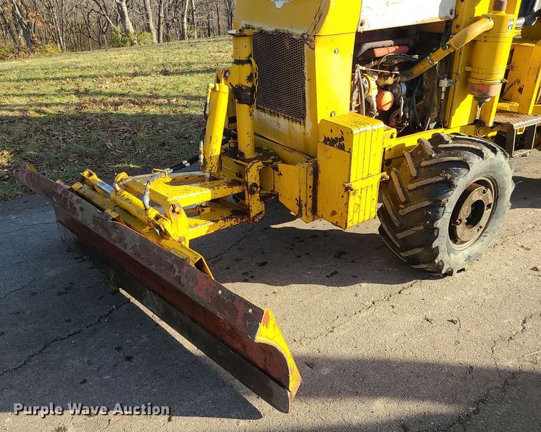 image for item MJ9537 1978 Vermeer M475  rock saw