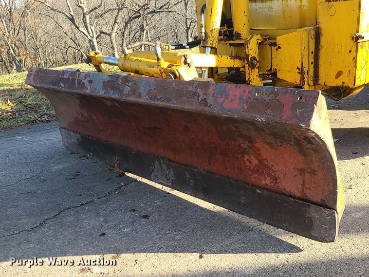 image for item MJ9537 1978 Vermeer M475  rock saw