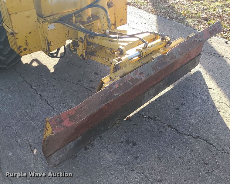 image for item MJ9537 1978 Vermeer M475  rock saw