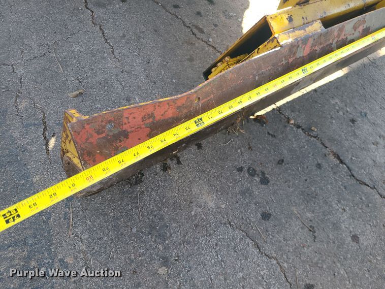 image for item MJ9537 1978 Vermeer M475  rock saw