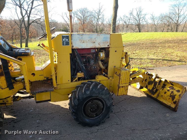 image for item MJ9537 1978 Vermeer M475  rock saw