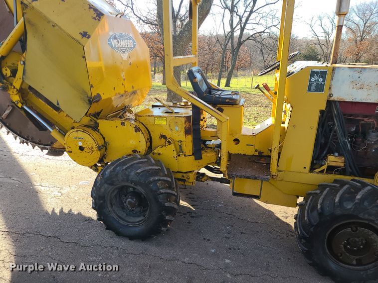 image for item MJ9537 1978 Vermeer M475  rock saw