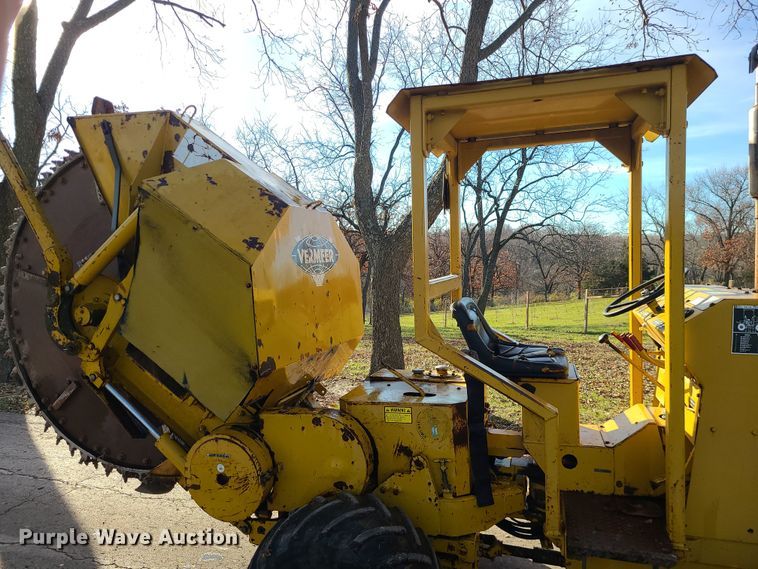 image for item MJ9537 1978 Vermeer M475  rock saw