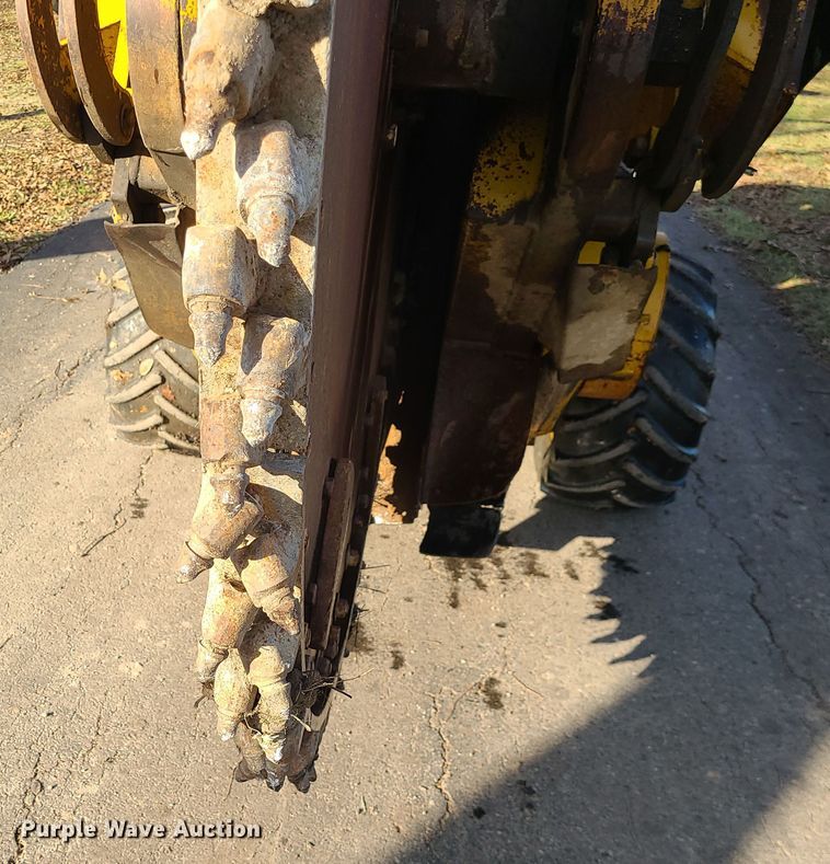 image for item MJ9537 1978 Vermeer M475  rock saw