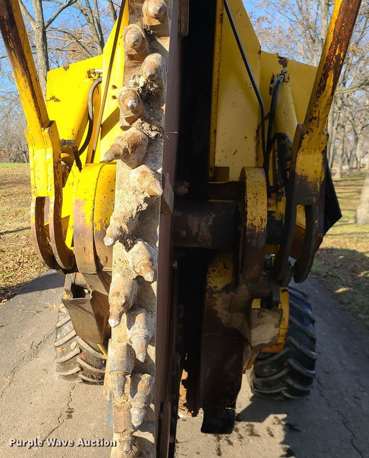 image for item MJ9537 1978 Vermeer M475  rock saw