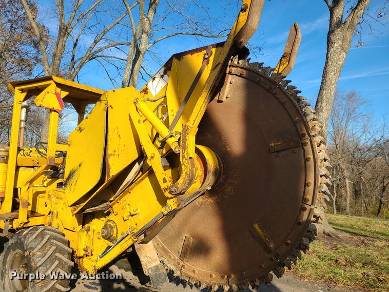 image for item MJ9537 1978 Vermeer M475  rock saw