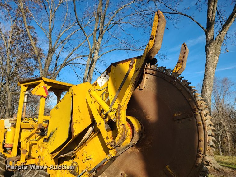 image for item MJ9537 1978 Vermeer M475  rock saw