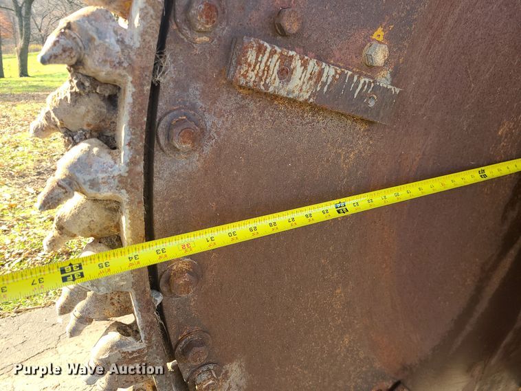 image for item MJ9537 1978 Vermeer M475  rock saw