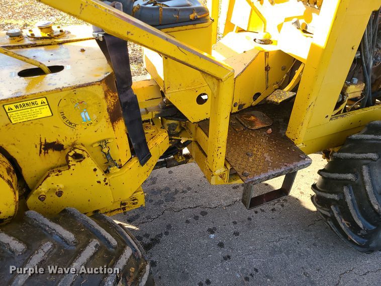 image for item MJ9537 1978 Vermeer M475  rock saw