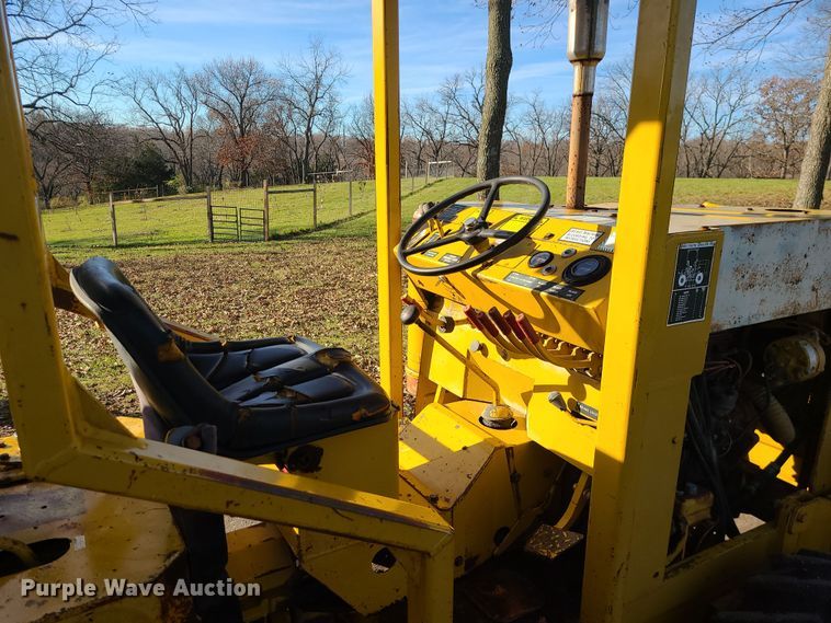 image for item MJ9537 1978 Vermeer M475  rock saw