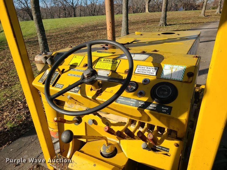 image for item MJ9537 1978 Vermeer M475  rock saw