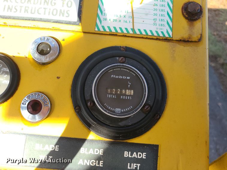 image for item MJ9537 1978 Vermeer M475  rock saw