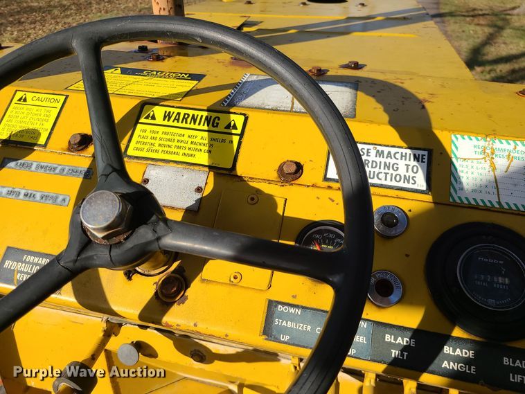 image for item MJ9537 1978 Vermeer M475  rock saw