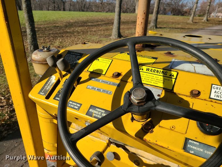 image for item MJ9537 1978 Vermeer M475  rock saw