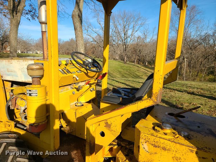 image for item MJ9537 1978 Vermeer M475  rock saw