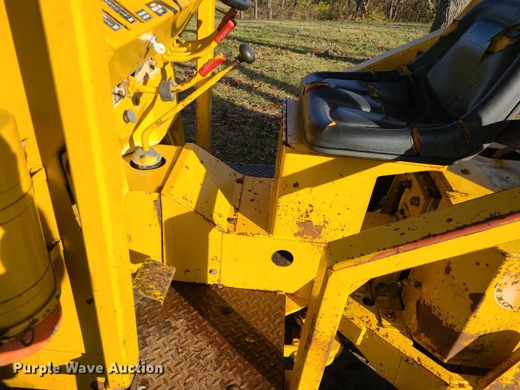 image for item MJ9537 1978 Vermeer M475  rock saw