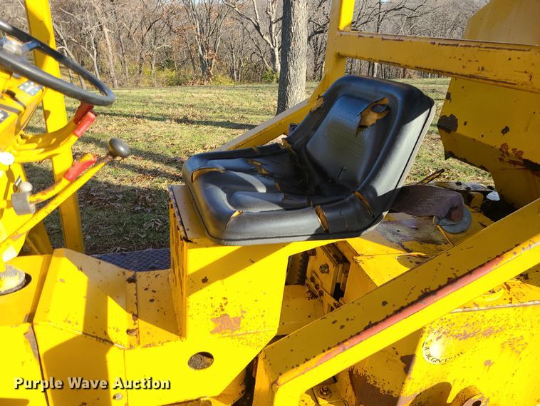 image for item MJ9537 1978 Vermeer M475  rock saw