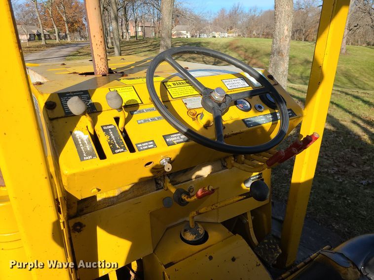 image for item MJ9537 1978 Vermeer M475  rock saw