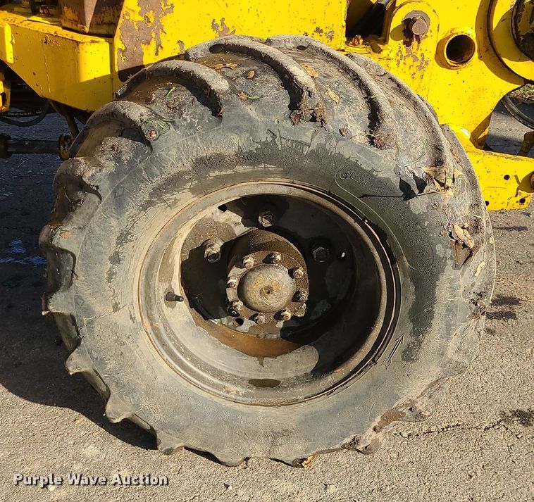 image for item MJ9537 1978 Vermeer M475  rock saw