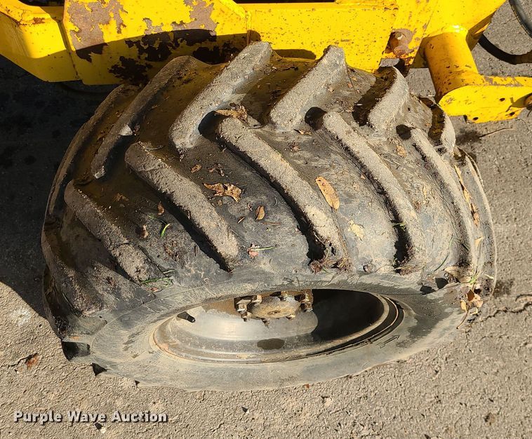 image for item MJ9537 1978 Vermeer M475  rock saw